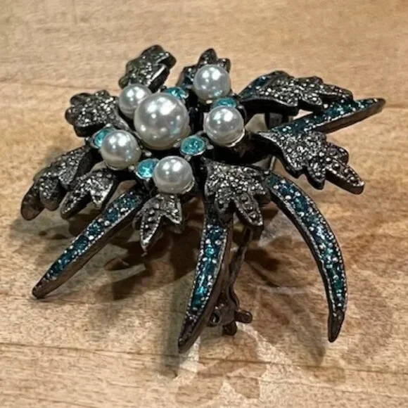 Vintage Silver Tone Brooch with Rhinestones & Pearls - Picture 2 of 3